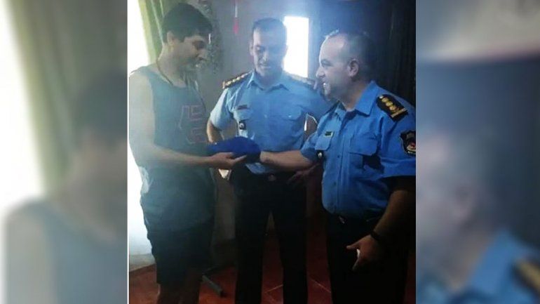 El jefe de la Policía visitó al efectivo detenido por matar un ladrón