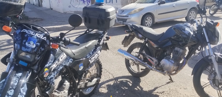 La demora de los sujetos fue llevada adelante por personal de la División Motorizada. La demora de los sujetos fue llevada adelante por personal de la División Motorizada.