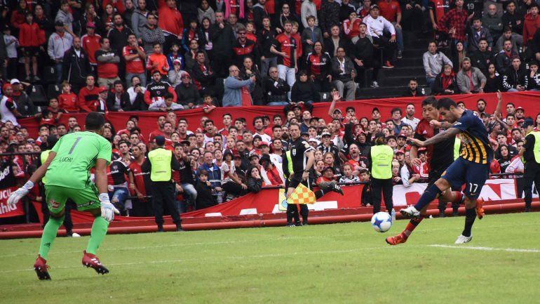 Rosario Central le ganó a Newells y lo bajó de la pelea por el título