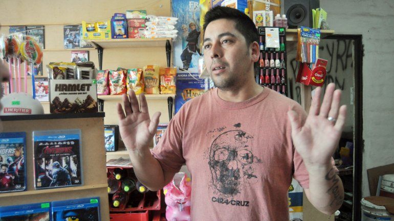 Cristian Aigo contó la estafa que sufrió y mostró el cheque que recibió. No pudo cobrarlo porque estaba sin fondos.