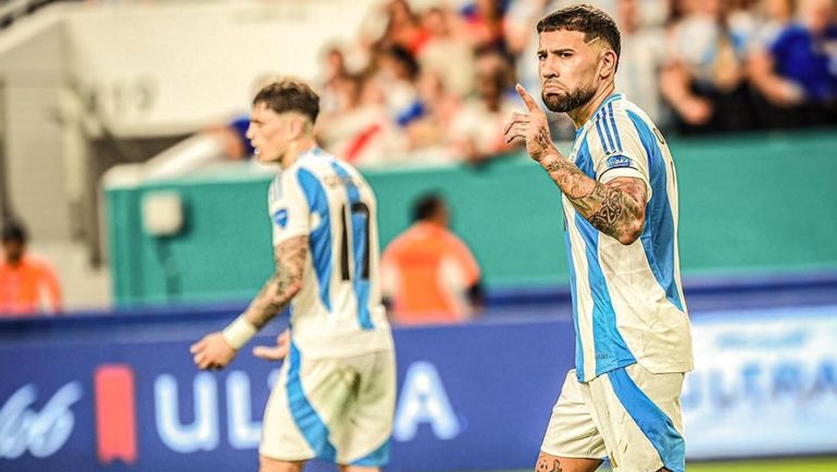 Nicolás Otamendi en el partido de la Copa América frente a Perú. En segundo plano, Alejandro Garnacho. Nicolás Otamendi en el partido de la Copa América frente a Perú. En segundo plano, Alejandro Garnacho.