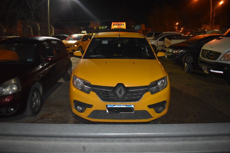 Tras admitir el taxista que todo era una puesta en escena, el vehículo quedó secuestrado en Comisaría 20. Tras admitir el taxista que todo era una puesta en escena, el vehículo quedó secuestrado en Comisaría 20.