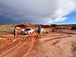 impresionante tormenta y corte de rutas en rincon de los sauces: debieron rescatar a siete personas impresionante tormenta y corte de rutas en rincon de los sauces: debieron rescatar a siete personas