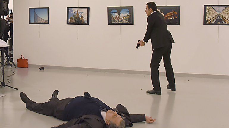 Andrey Karlov tenía 62 años. El asesino expresó consignas islamistas.