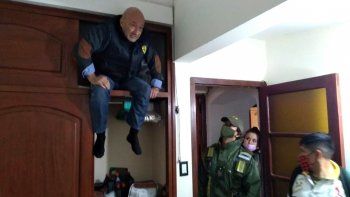 cayo un represor profugo: se escondia en un placard cayo un represor profugo: se escondia en un placard