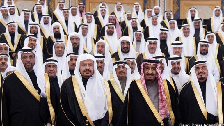 Los sauditas se reunieron en el palacio de Qasr a-Hokm y se quejaron porque