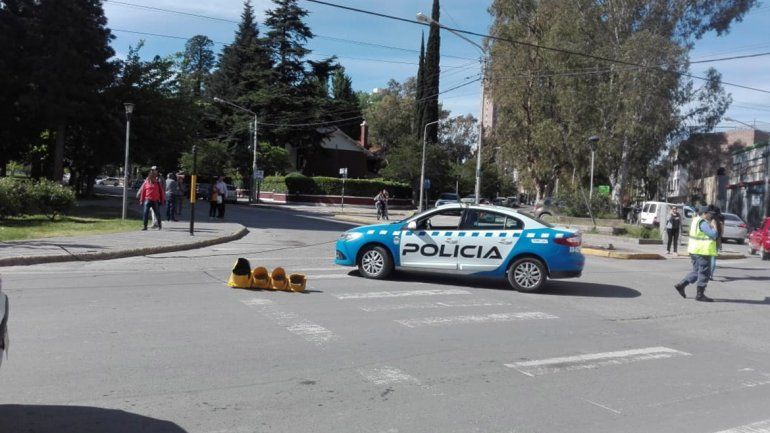Pasó un camión y arrastró todo a su paso en pleno centro