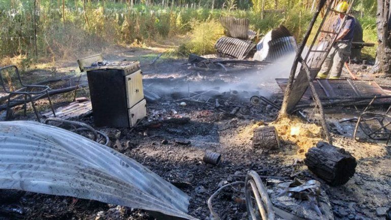 Un nene de tres años escapó del incendio de su casa