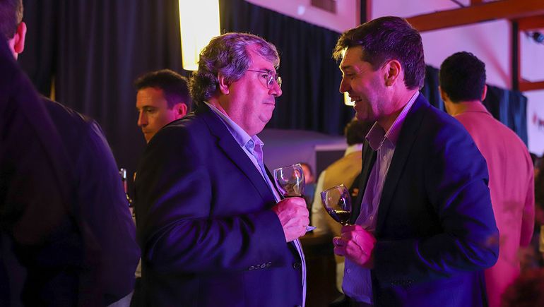 Más de 300 personas se congregaron en el evento. Más de 300 personas se congregaron en el evento.