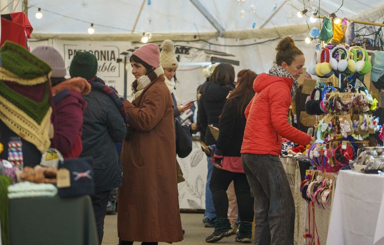 El paseo de los artesanos en San Martín de los Andes. El paseo de los artesanos en San Martín de los Andes.