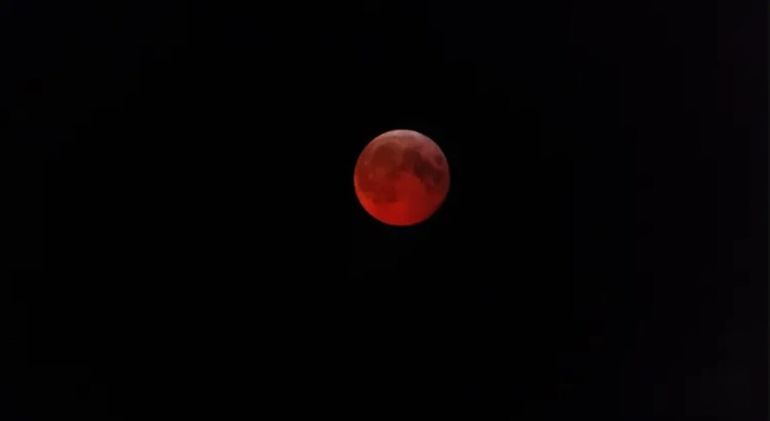 La combinación de este eclipse con otros fenómenos convierte a septiembre en un mes de especial interés para astrónomos y aficionados.