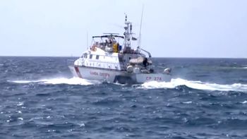 En el operativo desarrollado por el naufragio se pudo rescatar a 10 personas, pero otras 40 continuaban desaparecidas. En el operativo desarrollado por el naufragio se pudo rescatar a 10 personas, pero otras 40 continuaban desaparecidas.