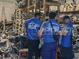 allanaron un desarmadero ilegal que funcionaba en plottier y dieron con autopartes robadas allanaron un desarmadero ilegal que funcionaba en plottier y dieron con autopartes robadas