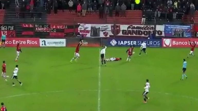 La terrible patada que noqueó a un jugador en la Primera Nacional