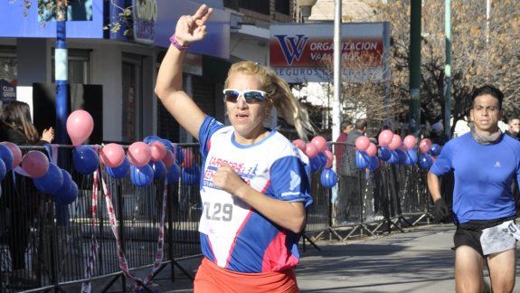 Ruiz y Flores ganaron los 9K de la Carrera de la Democracia