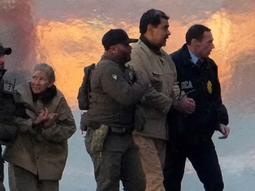 Maduro está acusado de conspiración para cometer narcoterrorismo, importar cocaína y poseer artefactos destructivos. Maduro está acusado de conspiración para cometer narcoterrorismo, importar cocaína y poseer artefactos destructivos.