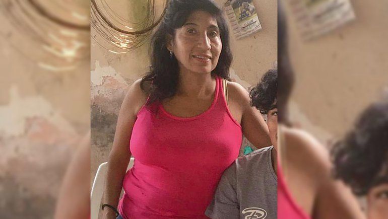 Mató a su madre a puñaladas y la enterró en el patio