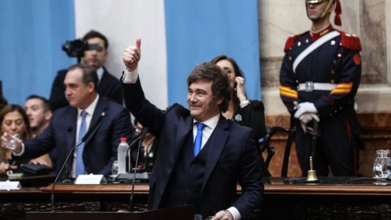 IDEA y la Cámara de Comercio se alinearon inmediatamente detrás de Javier Milei. | LM Neuquen IDEA y la Cámara de Comercio se alinearon inmediatamente detrás de Javier Milei.