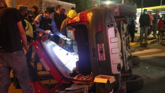 Un herido tras un impresionante vuelco en pleno oeste