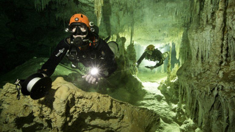 Encuentran la cueva subacuática más grande del mundo