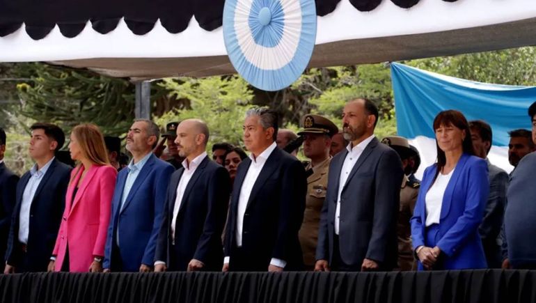 Con el compromiso de llevar el gas a Moquehue, Figueroa participó del aniversario de Villa Pehuenia