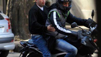 motochorros atacaron a una mujer y le sacaron la cartera motochorros atacaron a una mujer y le sacaron la cartera