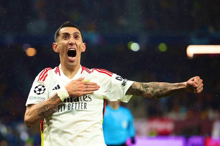 Ángel Di María festeja su gol olímpico para Benfica sobre Salzburgo. Ángel Di María festeja su gol olímpico para Benfica sobre Salzburgo.