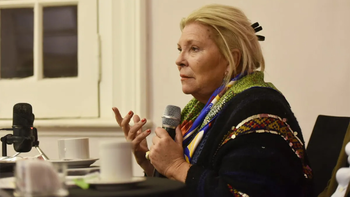 carrio pego fuerte y acuso a cfk de voltear a alberto carrio pego fuerte y acuso a cfk de voltear a alberto