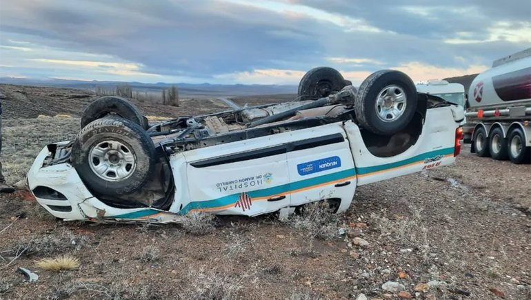 Una ambulancia trasladaba a un paciente a Neuquén y volcó