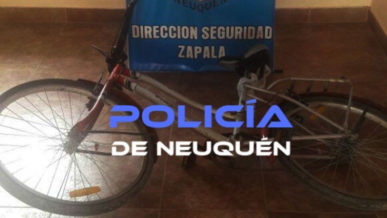 El detenido tenía la bicicleta robada y un cuchillo en su casa.