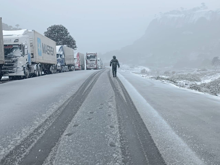 Así está el paso fronterizo Pino Hachado, cerrado. Así está el paso fronterizo Pino Hachado, cerrado.