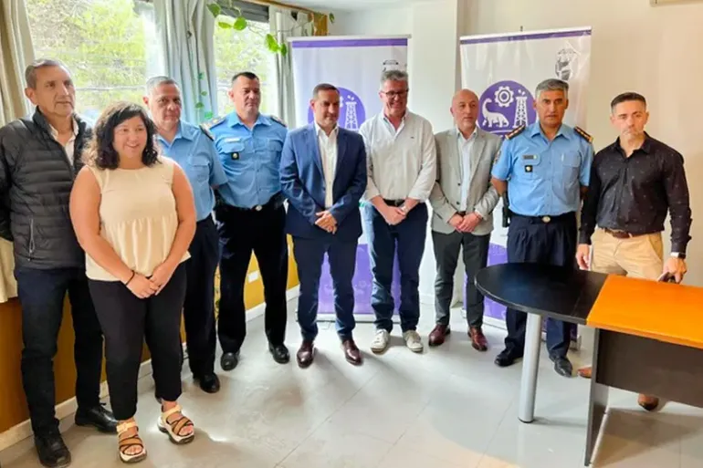 El ministro Matías Nicolini se reunió con las autoridades de Plaza Huincul.&nbsp;