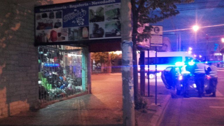 In fraganti: agarraron a dos ladrones cuando robaban una marroquinería en el centro