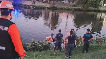 tragedia en el riachuelo: fue a buscar una pelota, cayo al agua y murio ahogado tragedia en el riachuelo: fue a buscar una pelota, cayo al agua y murio ahogado