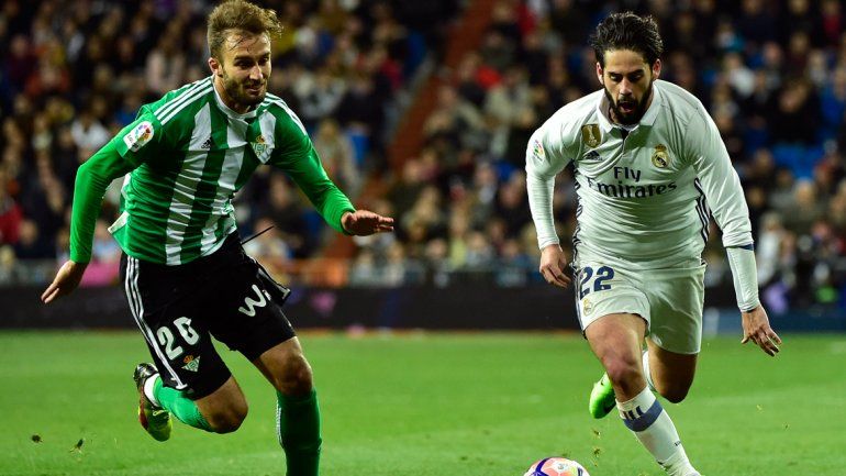 El Real Madrid le ganó 2 a 1 al Betis y recuperó el liderazgo
