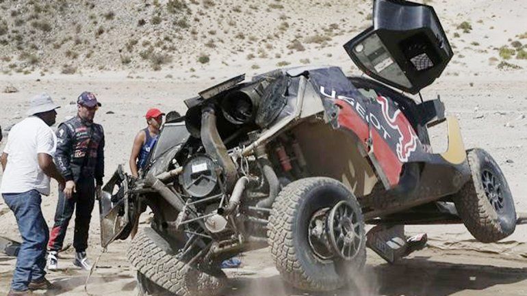 Loeb tumbó a 30 km del final. Perdió la punta en la tabla general.