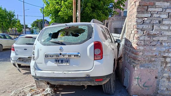 Año Nuevo de terror: un borracho al volante chocó una casa