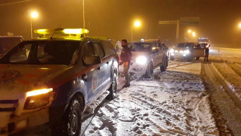 Rutas: por intensas nevadas cierran al tránsito la 40 y 237