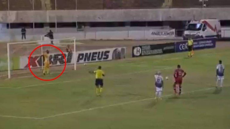 El penal más insólito del año: ¿Qué hizo el arquero?