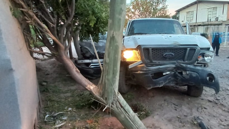 Caos en Centenario: se le trabó el freno con una botella y desencadenó tres choques