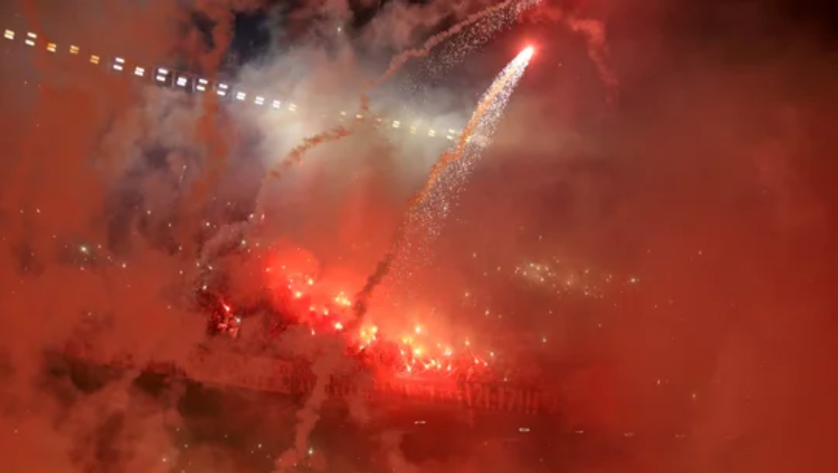 Conmebol emitió sanciones a River y Racing por uso de pirotecnia.