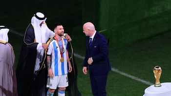 le ofrece un palo verde a messi por la tunica de la final: ¿acepta leo? le ofrece un palo verde a messi por la tunica de la final: ¿acepta leo?