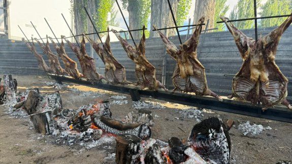 Los fuegos ya se encendieron en la Fiesta Nacional del Chivito
