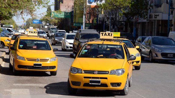 Los choferes estamos cada vez más lejos de las góndolas, describió Eduardo Lira, secretario general del Sindicato de Peones de Taxis.