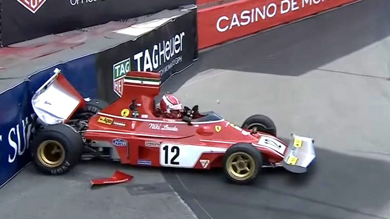 Insólito: a Leclerc le pasaron la icónica Ferrari de Niki Lauda y la chocó