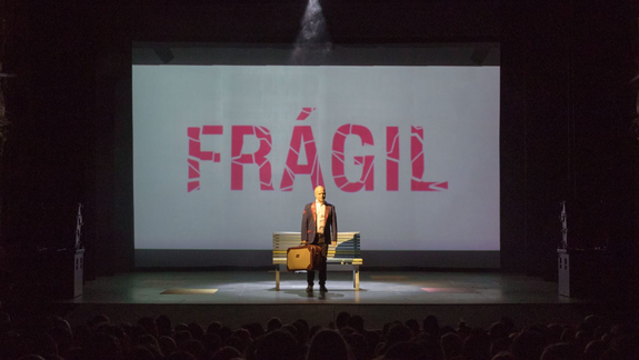 Sebastián Wainraich llega al Cine Teatro Español con Frágil