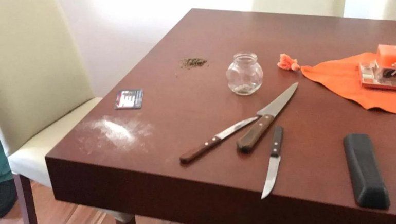 Un dealer amenazó a su madre con atacarla a cuchillazos