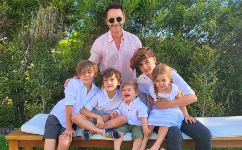 Benjamín Vicuña con los hijos que tiene con Pampita y la China Suárez