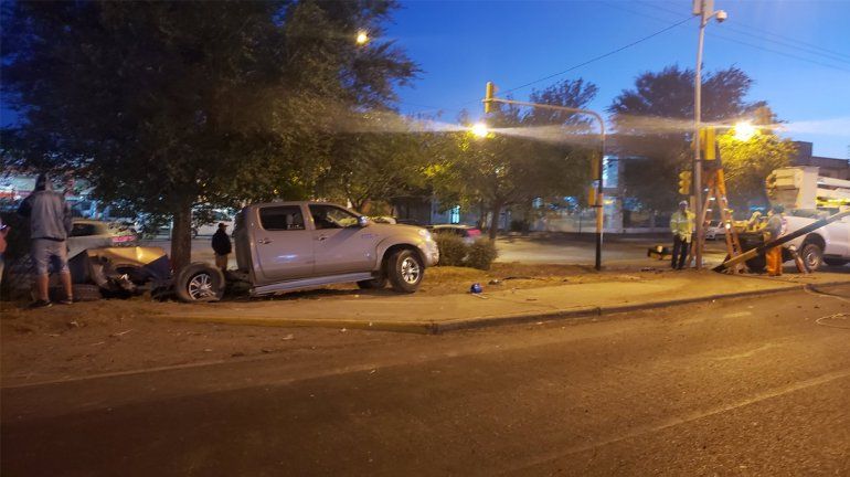 Una madrugada accidentada sobre la Ruta 22