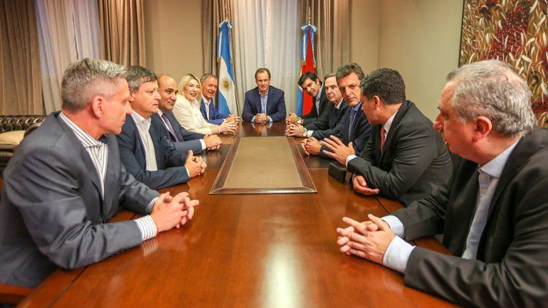 La oposición tuvo su cumbre en busca de soluciones para el país